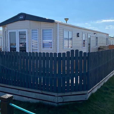Beachfront Lodge, Lossiemouth Bay エクステリア 写真