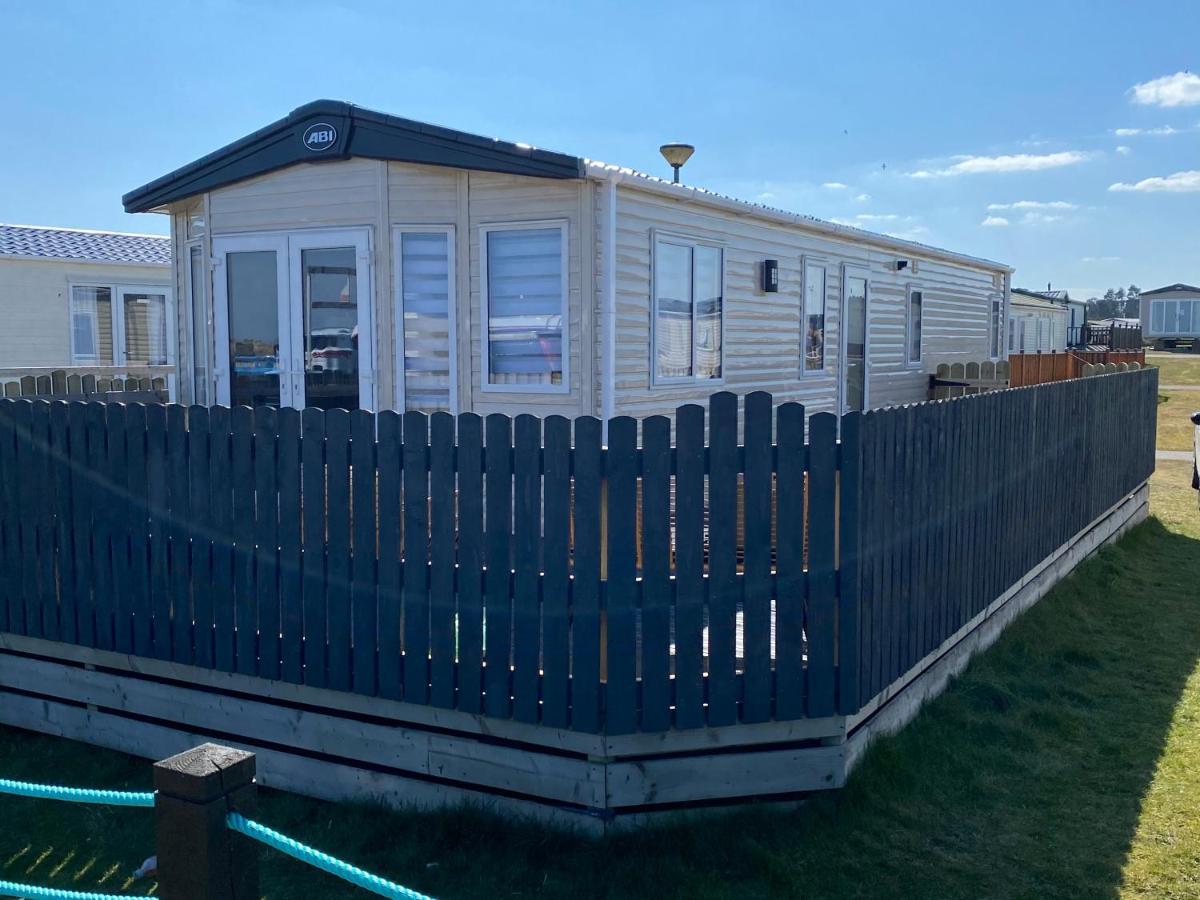 Beachfront Lodge, Lossiemouth Bay エクステリア 写真