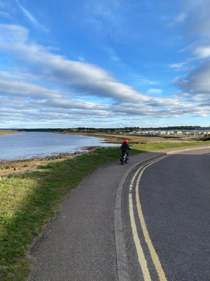 Beachfront Lodge, Lossiemouth Bay エクステリア 写真