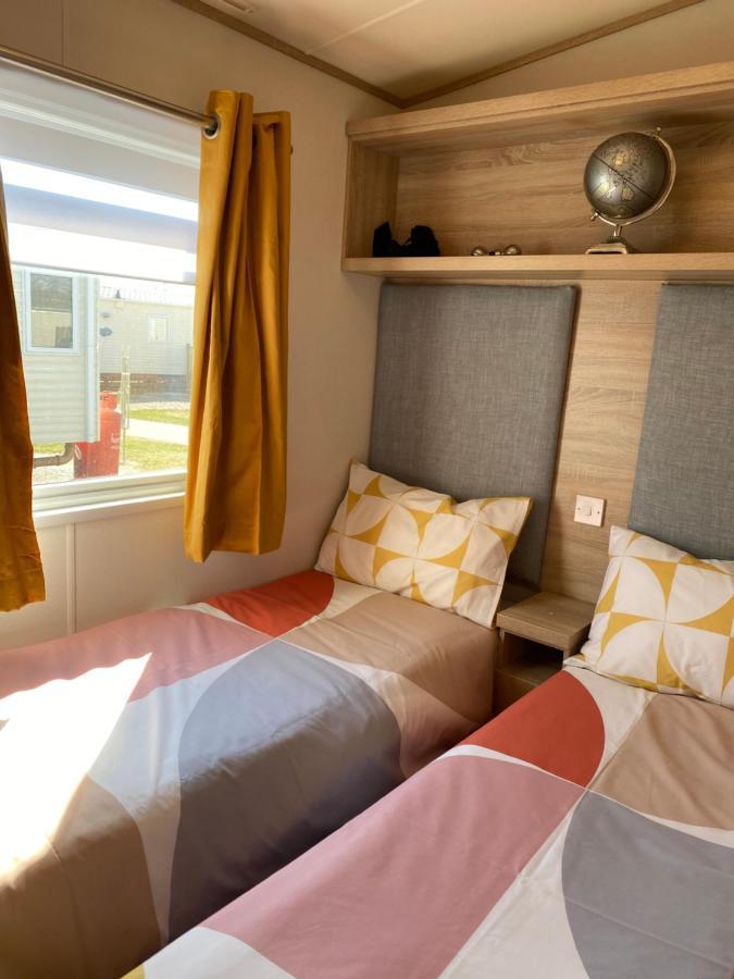 Beachfront Lodge, Lossiemouth Bay エクステリア 写真