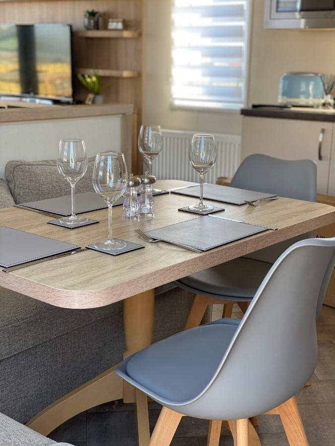 Beachfront Lodge, Lossiemouth Bay エクステリア 写真