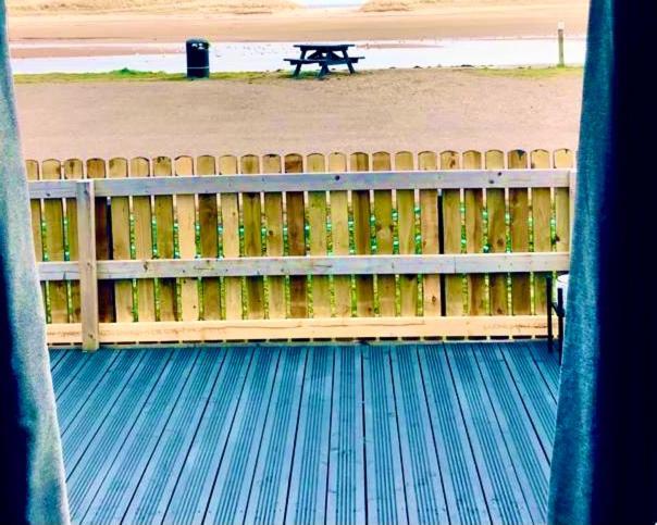 Beachfront Lodge, Lossiemouth Bay エクステリア 写真