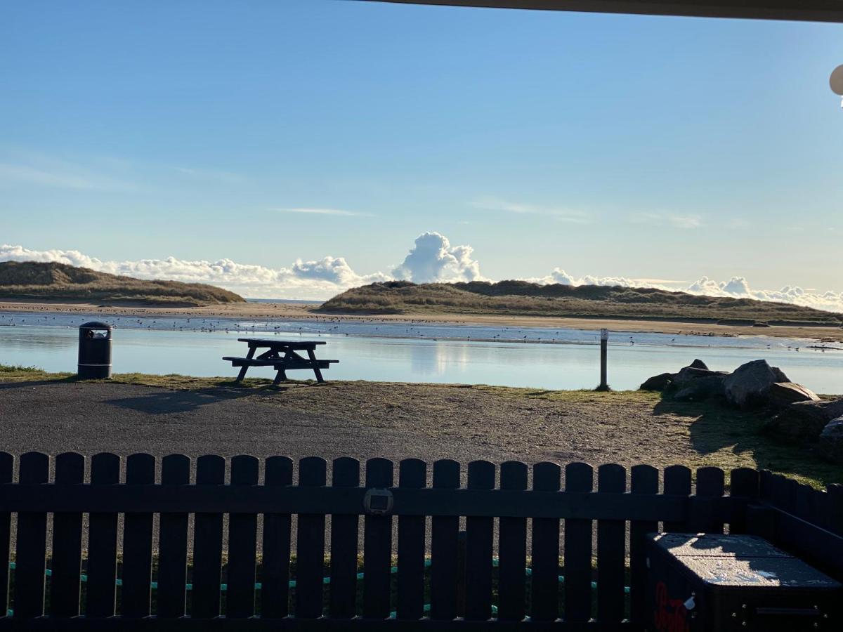 Beachfront Lodge, Lossiemouth Bay エクステリア 写真